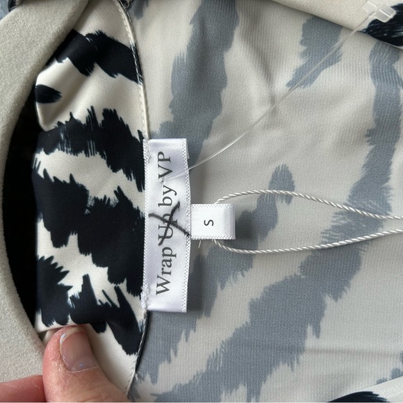 NWT Wrap Up by VP Poly Silk zebra button down oversized sleep shirt/dress. S - Picture 6 of 12